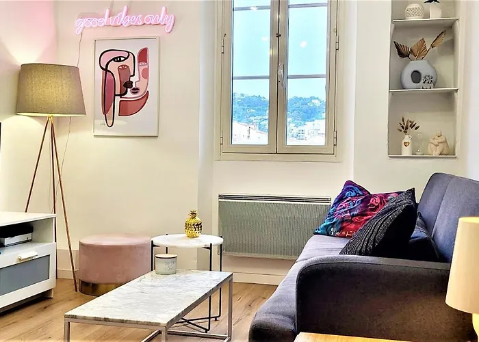 “ Bonjour” Au Coeur Et Au Calme